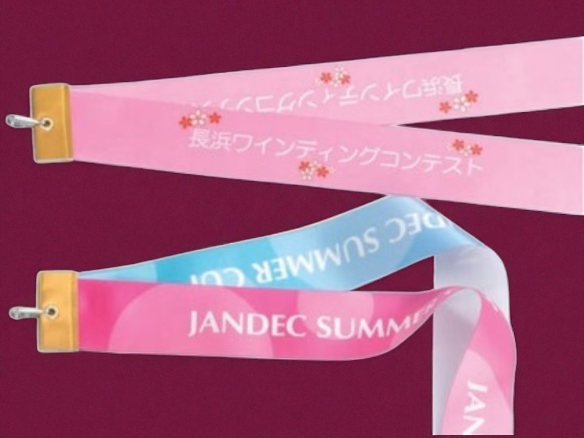 表彰メダルに取り付けた首掛けリボンのイメージ